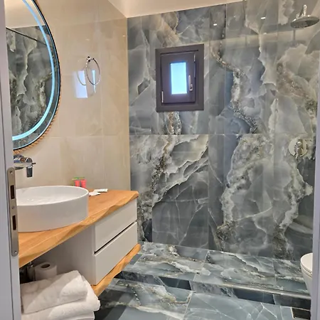 Santorini Ethereal Blue شقة فندقية Pýrgos