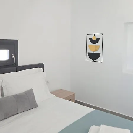 Santorini Ethereal Blue Apart Otel Pýrgos